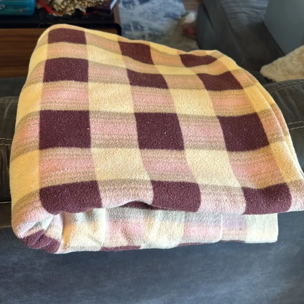 Beacon Vintage Pink,Beige & Garnet Plaid Camp Blanket Cotton Blend Size 70”x68”